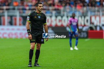 2023-09-23 - Referee Fabio Maresca seen in action during Serie A 2023/24 football match between AC Milan and Hellas Verona FC at San Siro Stadium, Milan, Italy on September 23, 2023 - AC MILAN VS HELLAS VERONA FC - ITALIAN SERIE A - SOCCER