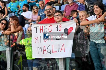 2023-09-27 - Theo Hernandez of AC Milan, Tifosi, Pubblico, Spettatori, - CAGLIARI CALCIO VS AC MILAN - ITALIAN SERIE A - SOCCER