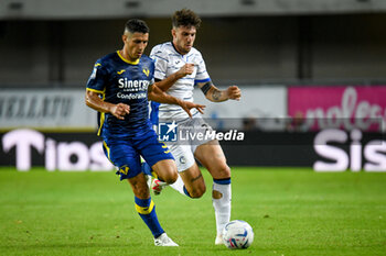 2023-09-27 - Verona's Davide Faraoni in action against Atalanta's Matteo Ruggeri - HELLAS VERONA FC VS ATALANTA BC - ITALIAN SERIE A - SOCCER