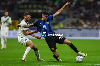 2023-09-27 - Alessandro Bastoni of FC Internazionale competes for the ball with Domenico Berardi of US Sassuolo during Serie A 2023/24 football match between FC Internazionale and US Sassuolo at Giuseppe Meazza Stadium, Milan, Italy on September 27, 2023 - INTER - FC INTERNAZIONALE VS US SASSUOLO - ITALIAN SERIE A - SOCCER