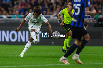 2023-09-27 - Armand Lauriente of US Sassuolo seen in action during Serie A 2023/24 football match between FC Internazionale and US Sassuolo at Giuseppe Meazza Stadium, Milan, Italy on September 27, 2023 - INTER - FC INTERNAZIONALE VS US SASSUOLO - ITALIAN SERIE A - SOCCER