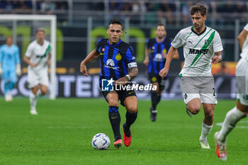 2023-09-27 - Lautaro Martinez of FC Internazionale seen in action during Serie A 2023/24 football match between FC Internazionale and US Sassuolo at Giuseppe Meazza Stadium, Milan, Italy on September 27, 2023 - INTER - FC INTERNAZIONALE VS US SASSUOLO - ITALIAN SERIE A - SOCCER