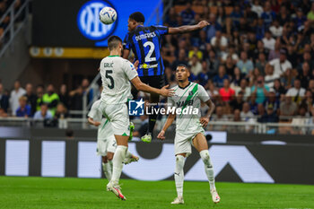 2023-09-27 - Denzel Dumfries of FC Internazionale competes for the ball with Martin Erlic of US Sassuolo during Serie A 2023/24 football match between FC Internazionale and US Sassuolo at Giuseppe Meazza Stadium, Milan, Italy on September 27, 2023 - INTER - FC INTERNAZIONALE VS US SASSUOLO - ITALIAN SERIE A - SOCCER