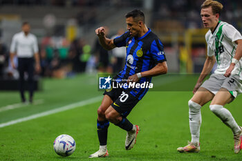 2023-09-27 - Alexis Sanchez of FC Internazionale seen in action during Serie A 2023/24 football match between FC Internazionale and US Sassuolo at Giuseppe Meazza Stadium, Milan, Italy on September 27, 2023 - INTER - FC INTERNAZIONALE VS US SASSUOLO - ITALIAN SERIE A - SOCCER