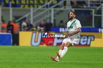 2023-09-27 - Domenico Berardi of US Sassuolo celebrates after scoring a goal during Serie A 2023/24 football match between FC Internazionale and US Sassuolo at Giuseppe Meazza Stadium, Milan, Italy on September 27, 2023 - INTER - FC INTERNAZIONALE VS US SASSUOLO - ITALIAN SERIE A - SOCCER