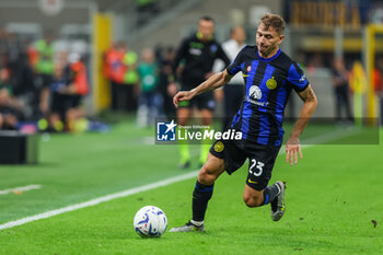 2023-09-27 - Nicolo Barella of FC Internazionale seen in action during Serie A 2023/24 football match between FC Internazionale and US Sassuolo at Giuseppe Meazza Stadium, Milan, Italy on September 27, 2023 - INTER - FC INTERNAZIONALE VS US SASSUOLO - ITALIAN SERIE A - SOCCER