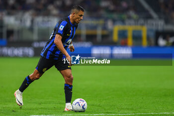 2023-09-27 - Alexis Sanchez of FC Internazionale seen in action during Serie A 2023/24 football match between FC Internazionale and US Sassuolo at Giuseppe Meazza Stadium, Milan, Italy on September 27, 2023 - INTER - FC INTERNAZIONALE VS US SASSUOLO - ITALIAN SERIE A - SOCCER