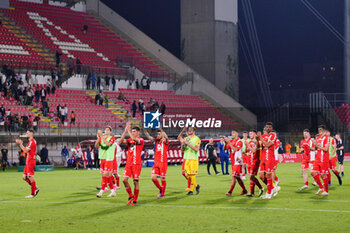2023-09-28 - the team (AC Monza) claps the hands to supporters - AC MONZA VS BOLOGNA FC - ITALIAN SERIE A - SOCCER