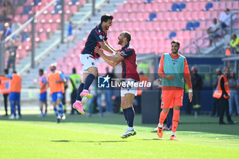2023-10-01 - Riccardo Orsolini (Bologna Fc) celebrated by Lorenzo De Silvestri (Bologna Fc) after his goal - BOLOGNA FC VS EMPOLI FC - ITALIAN SERIE A - SOCCER