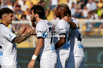 2023-09-30 - Victor Osimhen (SSC Napoli) celebrates after scoring a goal with teammates - US LECCE VS SSC NAPOLI - ITALIAN SERIE A - SOCCER