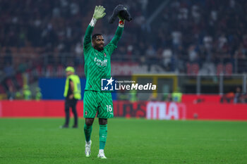 2023-09-30 - Mike Maignan of AC Milan celebrates the victory at the end of the match during Serie A 2023/24 football match between AC Milan and SS Lazio at San Siro Stadium, Milan, Italy on September 30, 2023 - AC MILAN VS SS LAZIO - ITALIAN SERIE A - SOCCER