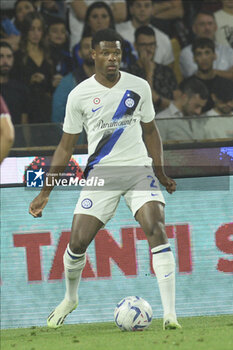 2023-09-30 - Denzel Dumfries of FC Internazionale in action during Serie A between US Salernitana 1919 vs FC Internazionale at Arechi Stadium - US SALERNITANA VS INTER - FC INTERNAZIONALE - ITALIAN SERIE A - SOCCER