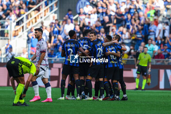 2023-10-07 - Francesco Acerbi of FC Internazionale celebrates with his teammates after scoring a goal during Serie A 2023/24 football match between FC Internazionale and Bologna FC at Giuseppe Meazza Stadium, Milan, Italy on October 07, 2023 - INTER - FC INTERNAZIONALE VS BOLOGNA FC - ITALIAN SERIE A - SOCCER