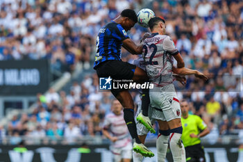 2023-10-07 - Denzel Dumfries of FC Internazionale competes for the ball with Charalampos Lykogiannis of Bologna FC during Serie A 2023/24 football match between FC Internazionale and Bologna FC at Giuseppe Meazza Stadium, Milan, Italy on October 07, 2023 - INTER - FC INTERNAZIONALE VS BOLOGNA FC - ITALIAN SERIE A - SOCCER