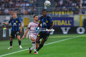 2023-10-07 - Denzel Dumfries of FC Internazionale seen in action during Serie A 2023/24 football match between FC Internazionale and Bologna FC at Giuseppe Meazza Stadium, Milan, Italy on October 07, 2023 - INTER - FC INTERNAZIONALE VS BOLOGNA FC - ITALIAN SERIE A - SOCCER