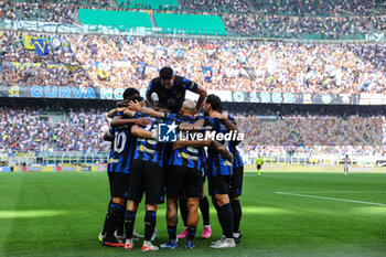 2023-10-07 - Lautaro Martinez of FC Internazionale celebrates with his teammates after scoring a goal during Serie A 2023/24 football match between FC Internazionale and Bologna FC at Giuseppe Meazza Stadium, Milan, Italy on October 07, 2023 - INTER - FC INTERNAZIONALE VS BOLOGNA FC - ITALIAN SERIE A - SOCCER