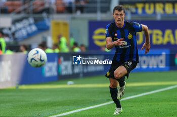 2023-10-07 - Benjamin Pavard of FC Internazionale seen in action during Serie A 2023/24 football match between FC Internazionale and Bologna FC at Giuseppe Meazza Stadium, Milan, Italy on October 07, 2023 - INTER - FC INTERNAZIONALE VS BOLOGNA FC - ITALIAN SERIE A - SOCCER