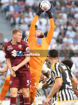 2023-10-07 - Vanja Milinkovic-Savic (Torino FC) goalkeeper controls the ball in air - JUVENTUS FC VS TORINO FC - ITALIAN SERIE A - SOCCER