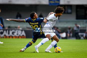 2023-10-21 - Verona's Michael Folorunsho in action against Napoli's Jens Cajuste - HELLAS VERONA FC VS SSC NAPOLI - ITALIAN SERIE A - SOCCER