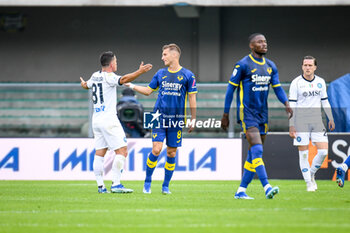 2023-10-21 - Napoli's Giacomo Raspadori talks to Verona's Darko Lazovic - HELLAS VERONA FC VS SSC NAPOLI - ITALIAN SERIE A - SOCCER
