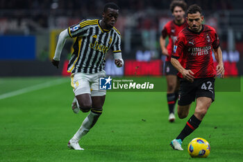 2023-10-22 - Timothy Weah of Juventus FC competes for the ball with Alessandro Florenzi of AC Milan during Serie A 2023/24 football match between AC Milan and Juventus FC at San Siro Stadium, Milan, Italy on October 22, 2023 - AC MILAN VS JUVENTUS FC - ITALIAN SERIE A - SOCCER