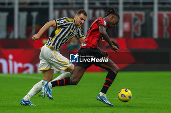 2023-10-22 - Rafael Leao of AC Milan competes for the ball with Federico Gatti of Juventus FC during Serie A 2023/24 football match between AC Milan and Juventus FC at San Siro Stadium, Milan, Italy on October 22, 2023 - AC MILAN VS JUVENTUS FC - ITALIAN SERIE A - SOCCER