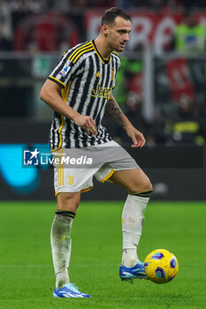 2023-10-22 - Federico Gatti of Juventus FC seen in action during Serie A 2023/24 football match between AC Milan and Juventus FC at San Siro Stadium, Milan, Italy on October 22, 2023 - AC MILAN VS JUVENTUS FC - ITALIAN SERIE A - SOCCER