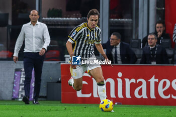 2023-10-22 - Federico Chiesa of Juventus FC seen in action during Serie A 2023/24 football match between AC Milan and Juventus FC at San Siro Stadium, Milan, Italy on October 22, 2023 - AC MILAN VS JUVENTUS FC - ITALIAN SERIE A - SOCCER