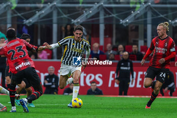 2023-10-22 - Andrea Cambiaso of Juventus FC (C) seen in action during Serie A 2023/24 football match between AC Milan and Juventus FC at San Siro Stadium, Milan, Italy on October 22, 2023 - AC MILAN VS JUVENTUS FC - ITALIAN SERIE A - SOCCER