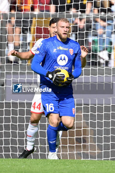 2023-10-22 - Michele Di Gregorio (AC Monza) during the Italian Football Championship League A 2023/2024 match between AS Roma vs AC Monza at the Olimpic Stadium in Rome on 22 October  2023. - AS ROMA VS AC MONZA - ITALIAN SERIE A - SOCCER