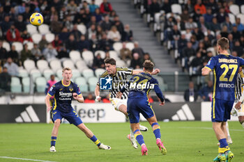 2023-10-28 - Dusan Vlahovic (Juventus FC) dangerous action on head - JUVENTUS FC VS HELLAS VERONA FC - ITALIAN SERIE A - SOCCER