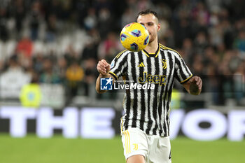 2023-10-28 - Federico Gatti (Juventus FC) and the ball - JUVENTUS FC VS HELLAS VERONA FC - ITALIAN SERIE A - SOCCER