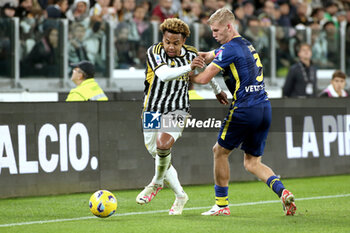 2023-10-28 - Weston McKennie (Juventus FC) in action vs Josh Doig (Hellas Verona FC) - JUVENTUS FC VS HELLAS VERONA FC - ITALIAN SERIE A - SOCCER