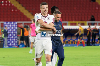 2023-10-28 - Alessandro Buongiorno of Torino FC takes off his shirt to give it to the fans - US LECCE VS TORINO FC - ITALIAN SERIE A - SOCCER
