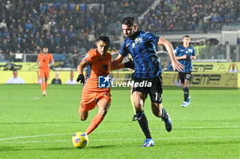 2023-11-04 - Berat Djimsiti (Atalanta) and Alexis Sanchez (Inter) - ATALANTA BC VS INTER - FC INTERNAZIONALE - ITALIAN SERIE A - SOCCER