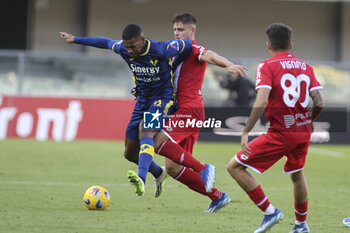 2023-11-05 - Isak Hien of Hellas Verona FC battle for the ball with Lorenzo Colombo of AC Monza during Hellas Verona FC  vs Monza AC, 11° Serie A Tim 2023-24 game at Marcantonio Bentegodi Stadium in Verona (VR), Italy, on November 05, 2023. - HELLAS VERONA FC VS AC MONZA - ITALIAN SERIE A - SOCCER