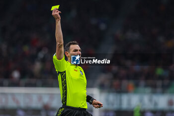 2023-11-04 - Referee Juan Luca Sacchi seen in action during Serie A 2023/24 football match between AC Milan and Udinese Calcio at San Siro Stadium, Milan, Italy on November 04, 2023 - AC MILAN VS UDINESE CALCIO - ITALIAN SERIE A - SOCCER