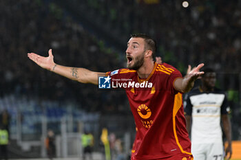 2023-11-05 - Bryan Cristante (AS Roma); during the Italian Football Championship League A 2023/2024 match between AS Roma vs US Lecce at the Olimpic Stadium in Rome on 05 November  2023. - AS ROMA VS US LECCE - ITALIAN SERIE A - SOCCER