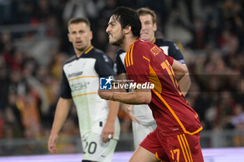 2023-11-05 - Sardar Azmoun (AS Roma); celebrates after scoring the goal 1-1 during the Italian Football Championship League A 2023/2024 match between AS Roma vs US Lecce at the Olimpic Stadium in Rome on 05 November  2023. - AS ROMA VS US LECCE - ITALIAN SERIE A - SOCCER