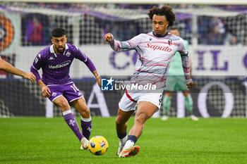 2023-11-12 - Bologna's Joshua Zirkzee hampered by Fiorentina's Nicolas Gonzalez - ACF FIORENTINA VS BOLOGNA FC - ITALIAN SERIE A - SOCCER