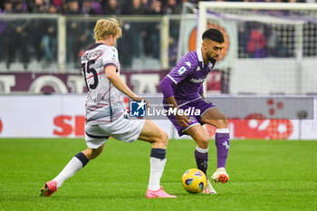 2023-11-12 - Fiorentina's Nicolas Gonzalez hampered by Bologna's Victor Kristiansen - ACF FIORENTINA VS BOLOGNA FC - ITALIAN SERIE A - SOCCER