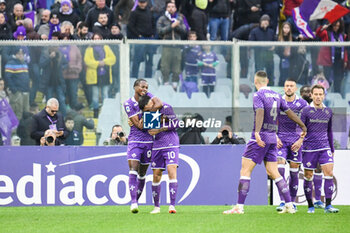 2023-11-12 - Fiorentina's Nicolas Gonzalez celebrates with teammates after scoring the 2-1 goal - ACF FIORENTINA VS BOLOGNA FC - ITALIAN SERIE A - SOCCER