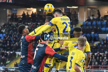 2023-11-10 - Aerial contrast during Italian Serie A between Genoa CFC and Hellas Verona at Stadio Luigi Ferraris, Genova - GENOA CFC VS HELLAS VERONA FC - ITALIAN SERIE A - SOCCER