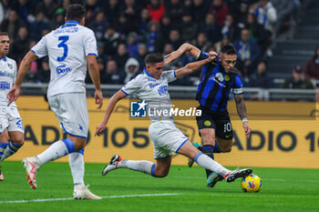 2023-11-12 - Lautaro Martinez of FC Internazionale competes for the ball with Ilario Monterisi of Frosinone Calcio during Serie A 2023/24 football match between FC Internazionale and Frosinone Calcio at Giuseppe Meazza Stadium, Milan, Italy on November 12, 2023 - INTER - FC INTERNAZIONALE VS FROSINONE CALCIO - ITALIAN SERIE A - SOCCER