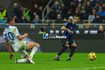 2023-11-12 - Henrikh Mkhitaryan of FC Internazionale seen in action during Serie A 2023/24 football match between FC Internazionale and Frosinone Calcio at Giuseppe Meazza Stadium, Milan, Italy on November 12, 2023 - INTER - FC INTERNAZIONALE VS FROSINONE CALCIO - ITALIAN SERIE A - SOCCER