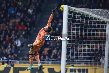 2023-11-12 - Stefano Turari of Frosinone Calcio seen in action during Serie A 2023/24 football match between FC Internazionale and Frosinone Calcio at Giuseppe Meazza Stadium, Milan, Italy on November 12, 2023 - INTER - FC INTERNAZIONALE VS FROSINONE CALCIO - ITALIAN SERIE A - SOCCER