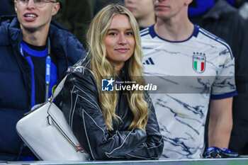 2023-11-12 - Lia Lewis Gribius the Football Freestyle World Champion guest of FC Internazionale during Serie A 2023/24 football match between FC Internazionale and Frosinone Calcio at Giuseppe Meazza Stadium, Milan, Italy on November 12, 2023 - INTER - FC INTERNAZIONALE VS FROSINONE CALCIO - ITALIAN SERIE A - SOCCER