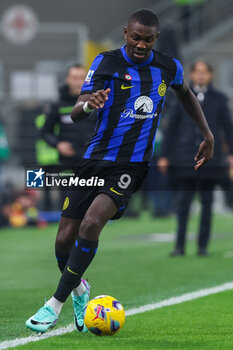 2023-11-12 - Marcus Thuram of FC Internazionale seen in action during Serie A 2023/24 football match between FC Internazionale and Frosinone Calcio at Giuseppe Meazza Stadium, Milan, Italy on November 12, 2023 - INTER - FC INTERNAZIONALE VS FROSINONE CALCIO - ITALIAN SERIE A - SOCCER