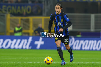 2023-11-12 - Matteo Darmian of FC Internazionale seen in action during Serie A 2023/24 football match between FC Internazionale and Frosinone Calcio at Giuseppe Meazza Stadium, Milan, Italy on November 12, 2023 - INTER - FC INTERNAZIONALE VS FROSINONE CALCIO - ITALIAN SERIE A - SOCCER