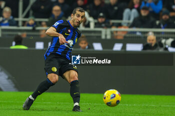 2023-11-12 - Henrikh Mkhitaryan of FC Internazionale seen in action during Serie A 2023/24 football match between FC Internazionale and Frosinone Calcio at Giuseppe Meazza Stadium, Milan, Italy on November 12, 2023 - INTER - FC INTERNAZIONALE VS FROSINONE CALCIO - ITALIAN SERIE A - SOCCER